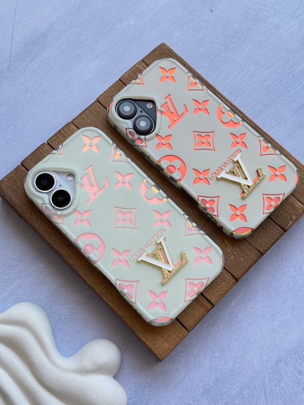 قاب آیفون Louis Vuitton هولوگرامی
