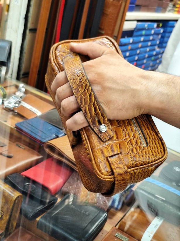 کیف دوشی چرم طبیعی با زیپ قفل دار - کار درجه یک اسپرت کد ML019