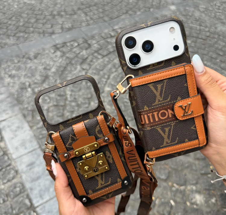 قاب آیفون LV چرمی جاکارتی دار کد TR047