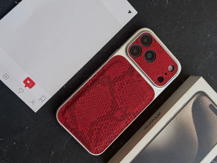قاب گوشی آیفون طرح پوست مار قرمز Red python کد MB215