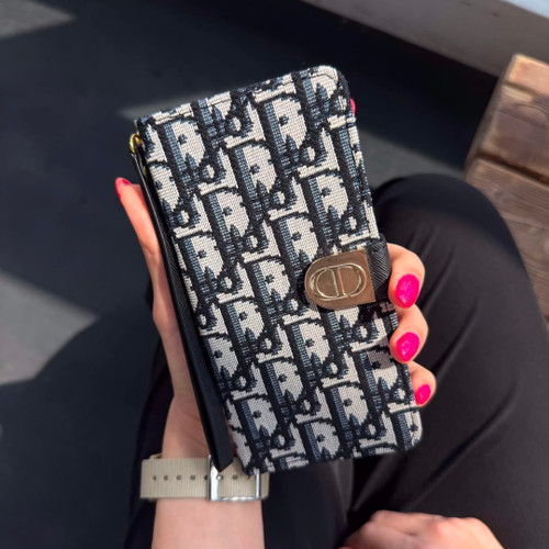کیف پارچه ای دیور Dior همراه با بند چرمی آیفون (GN585)
