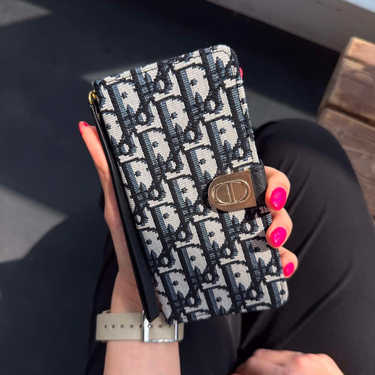 کیف پارچه ای دیور Dior همراه با بند چرمی آیفون (GN585)
