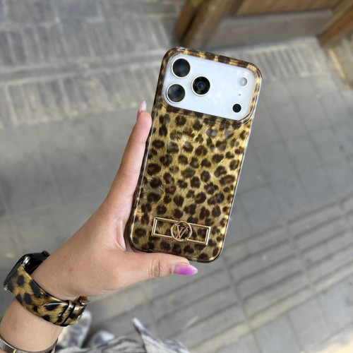 قاب پلنگی لویی ویتون Louis Vuitton آیفون (GN944)